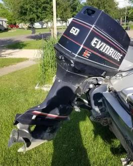 1992 Evinrude 60 HP 3 Cylinder Carbureted 2 Stroke 20″ (Long Shaft) Tiller Outboard Motor