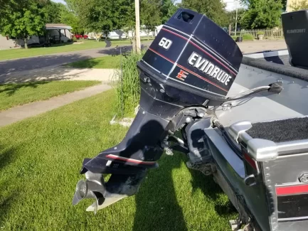 1992 Evinrude 60 HP 3 Cylinder Carbureted 2 Stroke 20″ (Long Shaft) Tiller Outboard Motor