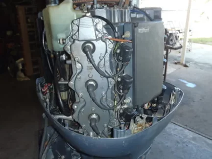 1989 Yamaha 150 HP V6 Carbureted 2-Stroke 25″ (X) Outboard Motor - Image 2
